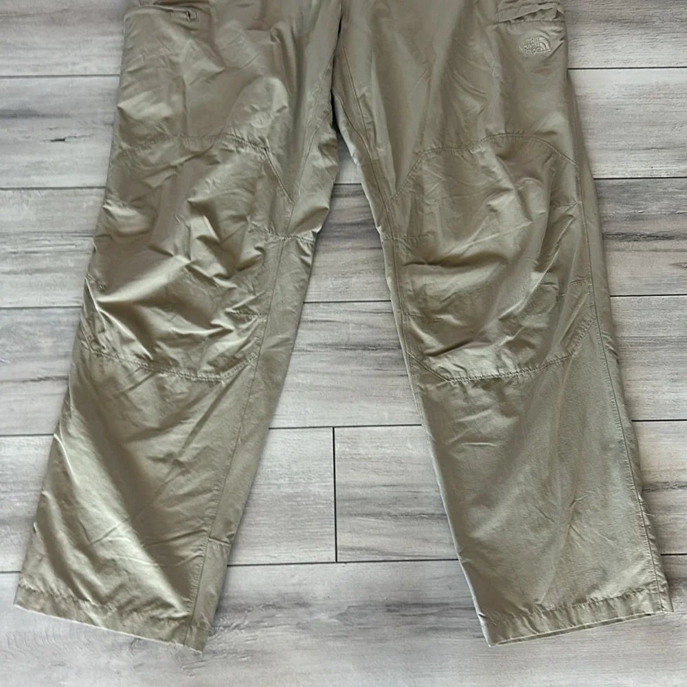The North Face men's size 40 hiking outdoor pants